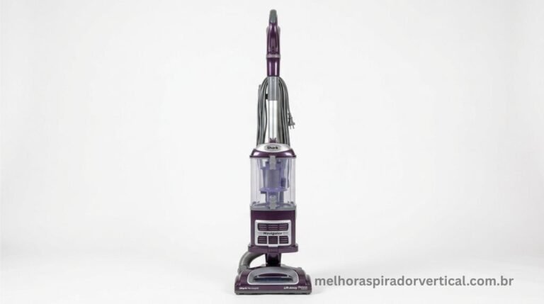 Aspirador Shark Navigator Lift-Away Deluxe em destaque com design roxo e prata sobre fundo branco